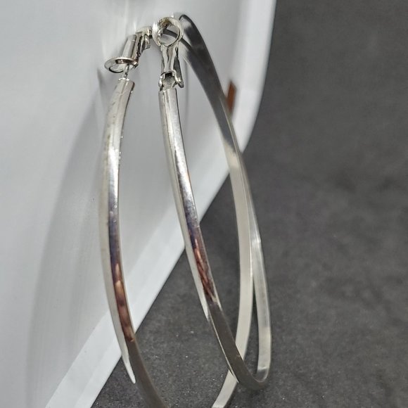 Large Silver Tone Hoop Earrings Women Jewelry Cute - Picture 1 of 2